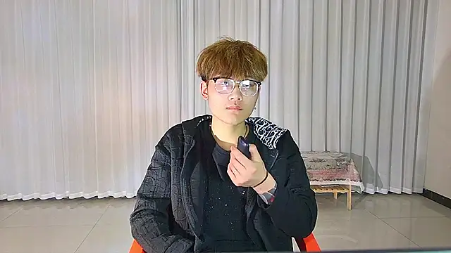 KK-cuteboy online show from 04/07/26, 12:16