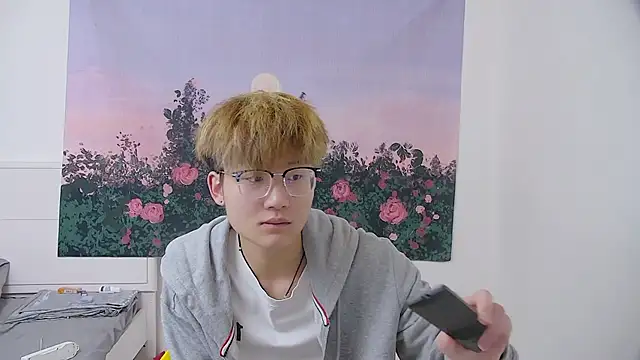 KK-cuteboy online show from 04/12/26, 05:34