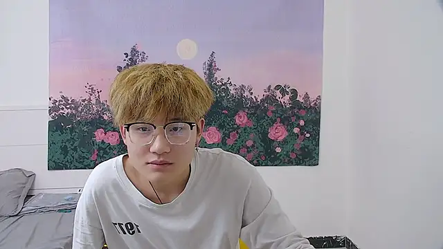 KK-cuteboy online show from 04/12/26, 07:30