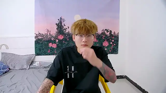 KK-cuteboy online show from 04/15/26, 07:10