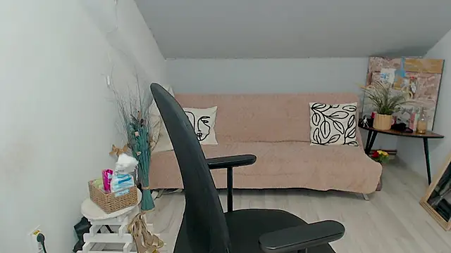 BettyJamess online show from 10/27/25, 08:02