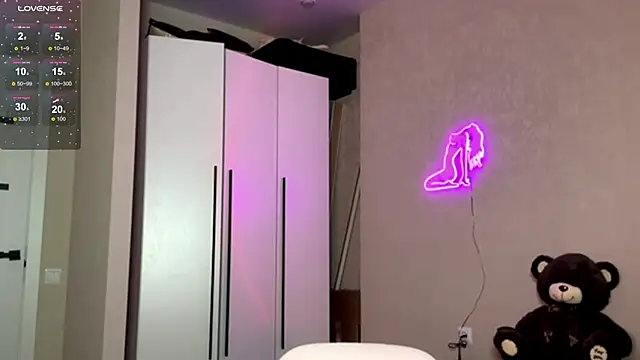 Snapshot of bklfen chatting on 11/13/25, 05:56 bklfen online show from 11/13/25, 05:56