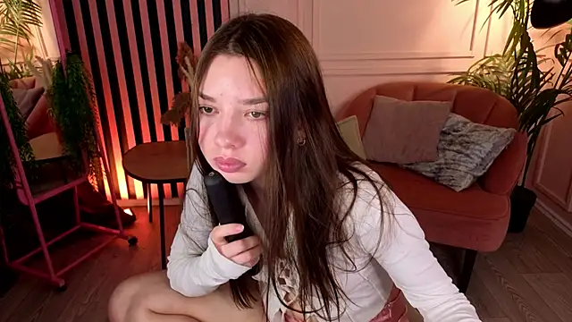 Snapshot of Sandy_Steel chatting on 11/08/25, 09:02 Sandy Steel online show from 11/08/25, 09:02