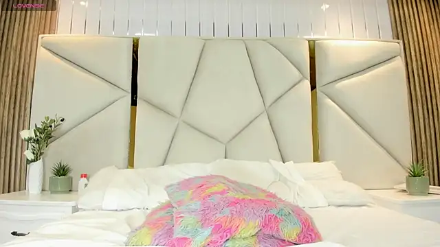 rebeca brown  online show from 04/18/26, 07:07