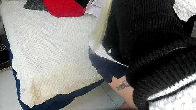 pamela velazco online show from 10/24/25, 01:18