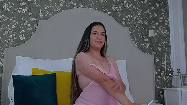 Snapshot of TesaQuinn chatting on 10/10/25, 04:33 TesaQuinn online show from 10/10/25, 04:33