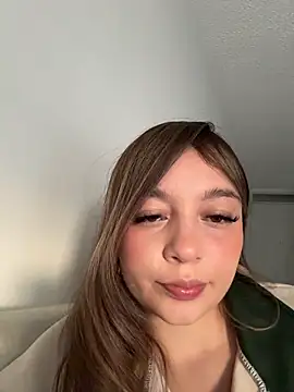 Snapshot of __Lorelain__ chatting on 02/05/26, 10:47 Lorelain online show from 02/05/26, 10:47