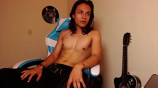 Snapshot of tom_1945 chatting on 10/11/25, 04:01 tom 1945 online show from 10/11/25, 04:01