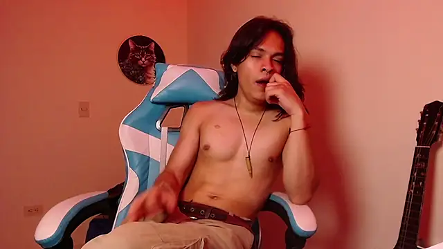 Snapshot of tom_1945 chatting on 10/22/25, 01:28 tom 1945 online show from 10/22/25, 01:28