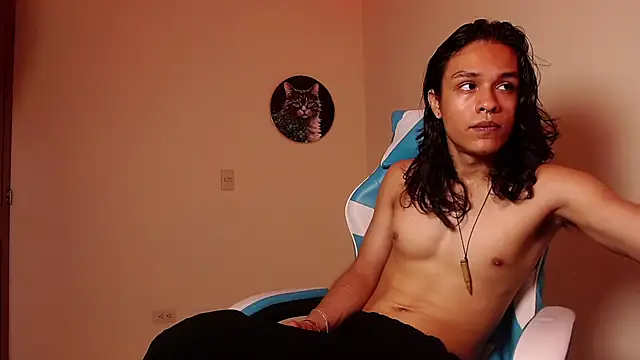 Snapshot of tom_1945 chatting on 10/23/25, 04:12 tom 1945 online show from 10/23/25, 04:12