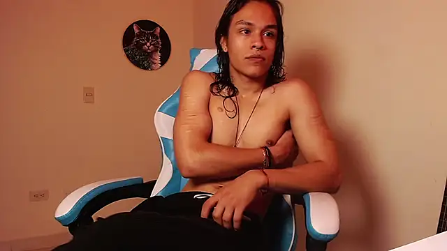 Snapshot of tom_1945 chatting on 10/24/25, 09:22 tom 1945 online show from 10/24/25, 09:22