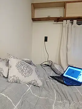 Chinitaluna online show from 11/17/25, 10:37