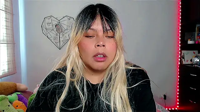 EllieMoonX online show from 11/17/25, 03:07