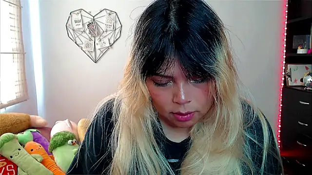 EllieMoonX online show from 11/18/25, 03:16