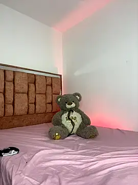 Snapshot of Lucy_699 chatting on 11/21/25, 06:45 Lucy 699 online show from 11/21/25, 06:45