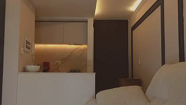 AbrilColls  online show from 10/28/25, 06:50