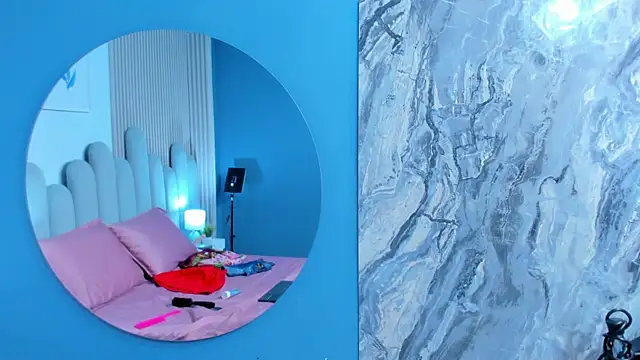 Snapshot of luly_dreams chatting on 04/12/26, 11:59 luly dreams online show from 04/12/26, 11:59