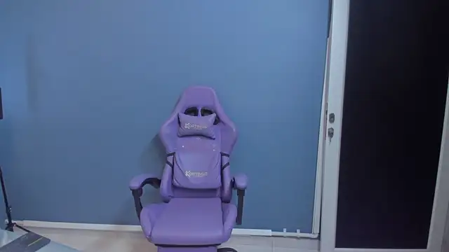 Snapshot of luly_dreams chatting on 04/15/26, 12:23 luly dreams online show from 04/15/26, 12:23