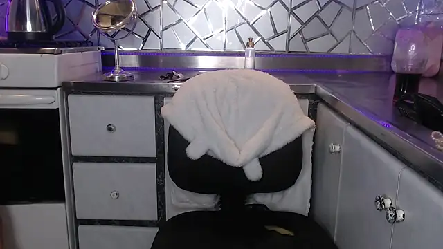 ZAMMIRA online show from 12/03/25, 07:23