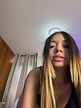 HoneyMollyX online show from 06/15/26, 01:02