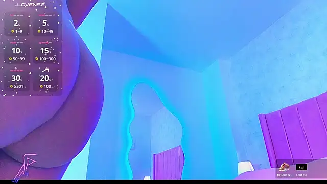 Snapshot of alexandralopez- chatting on 10/22/25, 04:35 alexandralopez- online show from 10/22/25, 04:35