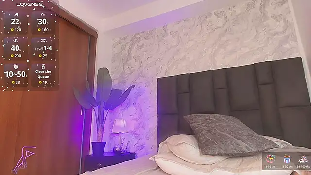 Snapshot of alexandralopez- chatting on 12/16/25, 06:07 alexandralopez- online show from 12/16/25, 06:07