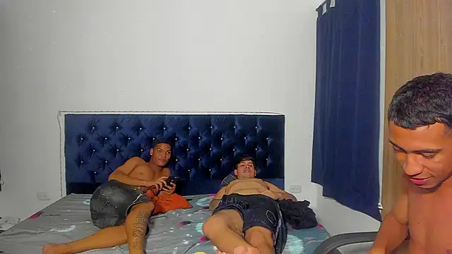 Snapshot of isaac_master77 chatting on 11/14/25, 03:49 isaac master77 online show from 11/14/25, 03:49