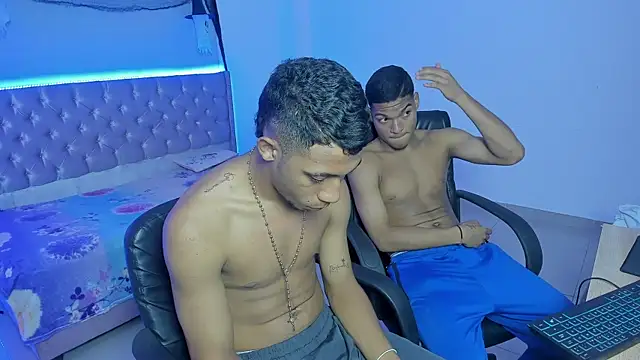 Snapshot of isaac_master77 chatting on 11/18/25, 03:23 isaac master77 online show from 11/18/25, 03:23