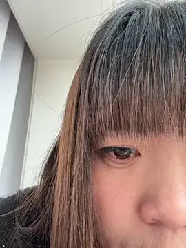 Snapshot of weiww1995 chatting on 12/19/25, 03:46 weiww1995 online show from 12/19/25, 03:46