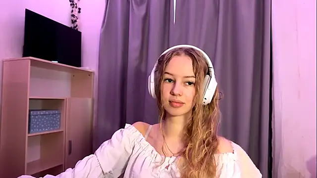 LunaCrave online show from 10/14/25, 05:19