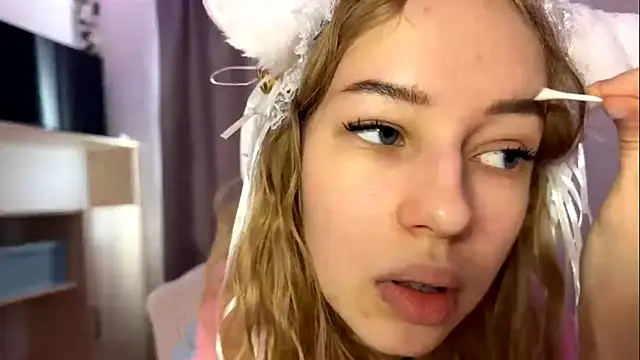 LunaCrave online show from 10/23/25, 09:30