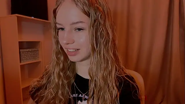 LunaCrave online show from 11/24/25, 09:09