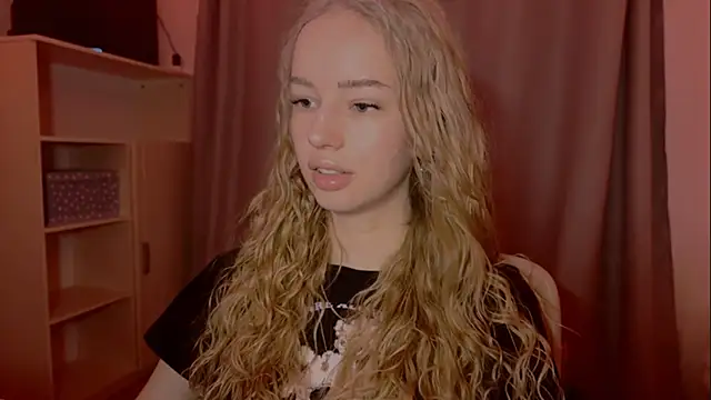 LunaCrave online show from 11/25/25, 02:17