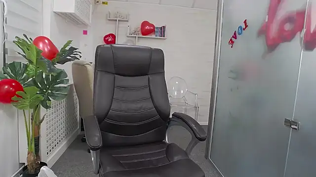 YaraXCox online show from 02/13/26, 03:46