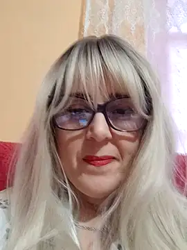 Snapshot of Amelialove42 chatting on 11/02/25, 01:24 Amelialove42 online show from 11/02/25, 01:24