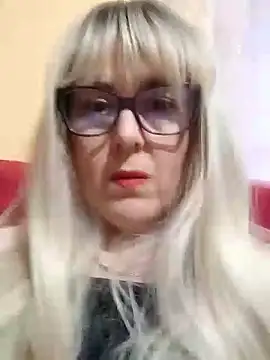 Snapshot of Amelialove42 chatting on 11/05/25, 02:17 Amelialove42 online show from 11/05/25, 02:17