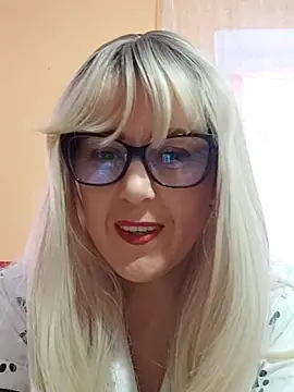 Snapshot of Amelialove42 chatting on 11/12/25, 08:48 Amelialove42 online show from 11/12/25, 08:48