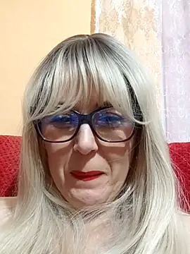 Snapshot of Amelialove42 chatting on 11/13/25, 07:02 Amelialove42 online show from 11/13/25, 07:02