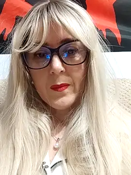 Snapshot of Amelialove42 chatting on 11/28/25, 02:42 Amelialove42 online show from 11/28/25, 02:42