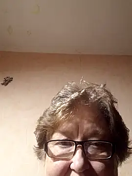 Snapshot of Katherine735 chatting on 10/18/25, 08:42 Katherine735 online show from 10/18/25, 08:42