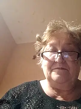 Snapshot of Katherine735 chatting on 11/11/25, 12:21 Katherine735 online show from 11/11/25, 12:21