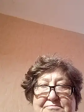 Snapshot of Katherine735 chatting on 11/15/25, 06:11 Katherine735 online show from 11/15/25, 06:11