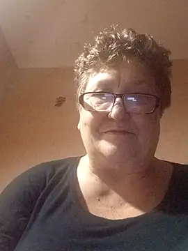 Snapshot of Katherine735 chatting on 11/22/25, 07:35 Katherine735 online show from 11/22/25, 07:35