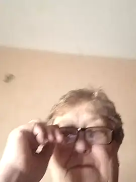 Snapshot of Katherine735 chatting on 12/14/25, 03:50 Katherine735 online show from 12/14/25, 03:50