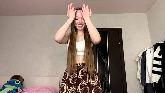 AntoniaMoravick online show from 11/17/25, 07:47