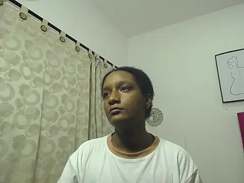 Snapshot of millysweetass chatting on 10/22/25, 02:17 millysweetass online show from 10/22/25, 02:17