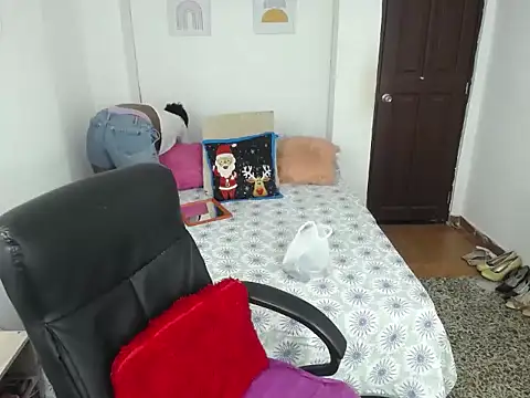 Snapshot of millysweetass chatting on 11/18/25, 03:16 millysweetass online show from 11/18/25, 03:16