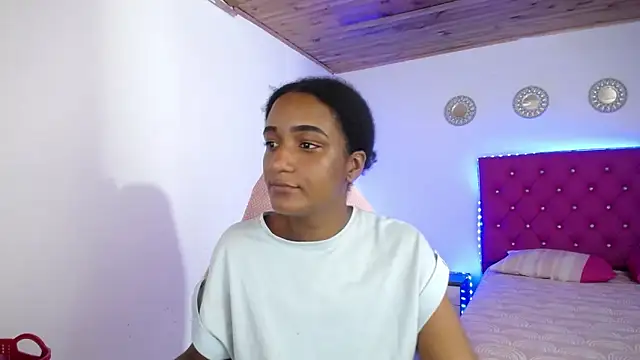 Snapshot of millysweetass chatting on 11/25/25, 09:15 millysweetass online show from 11/25/25, 09:15