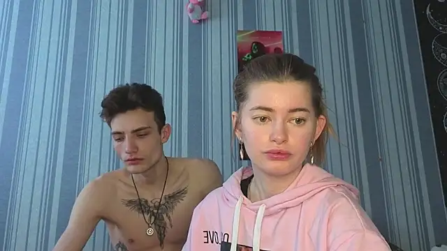 EmiliaCouple online show from 04/10/26, 07:46