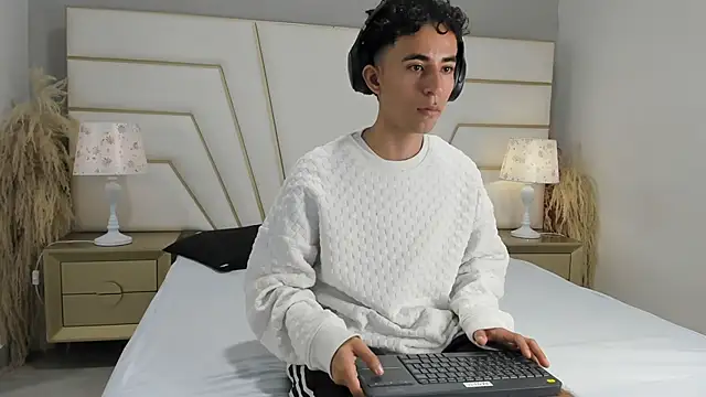 Snapshot of Zahir_Ashar chatting on 10/17/25, 11:02 Zahir Ashar online show from 10/17/25, 11:02